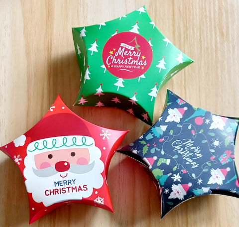 30 x 10cm Star boxes (x 20 SANTA + 5 each of the others))